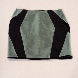 Women's Akira Chicago Red Label Mini Skirt Black with Aqua Netting Size Large